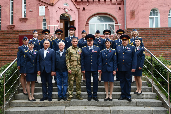 В Смоленске молодые сотрудники УФСИН получили свои первые служебные удостоверения