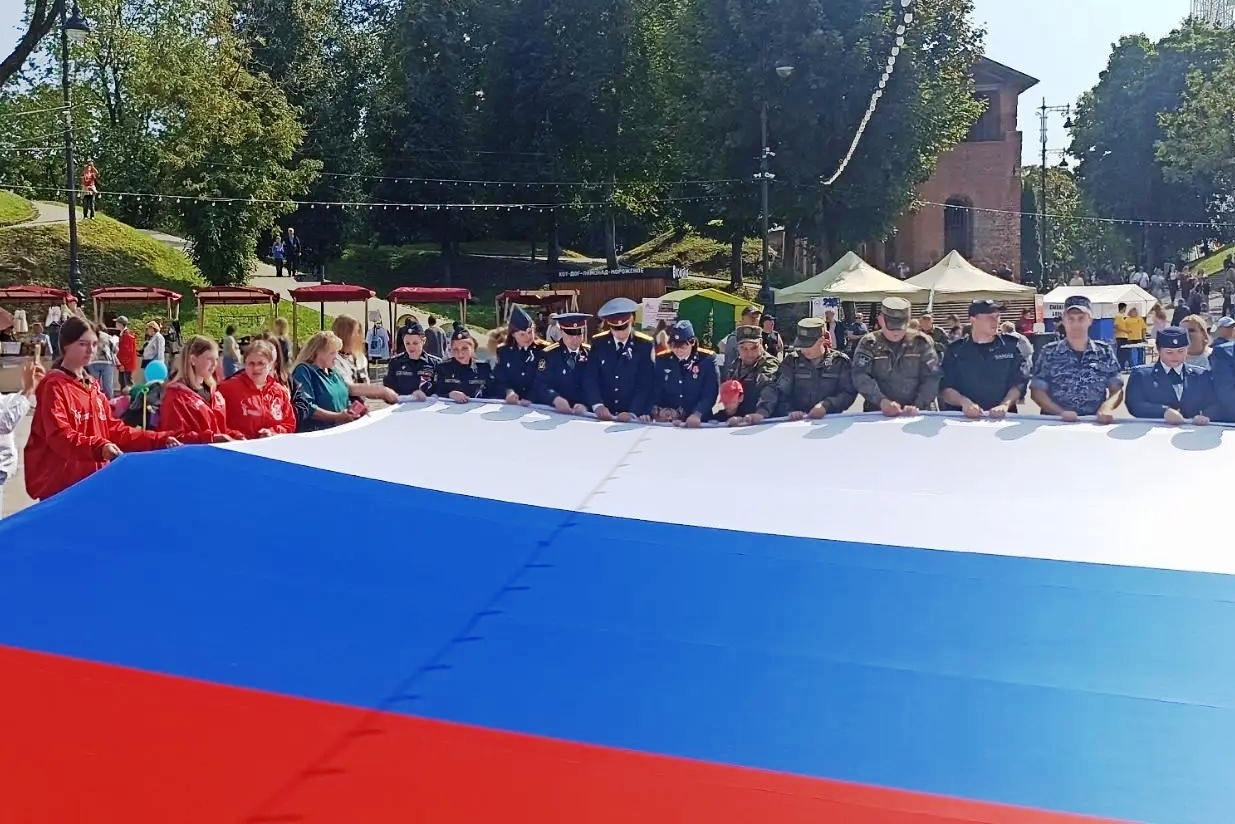 Гордо реет флаг Российский: акции с участием УФСИН прошли в Смоленске, Рославле и Сафонове