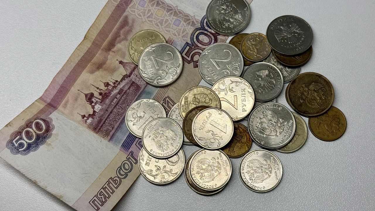 Смоляне активно копят: сбережения в банках превысили 269 млрд рублей 