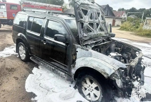 В Рославле вспыхнул легковой автомобиль