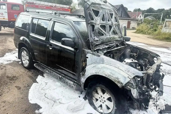 В Рославле вспыхнул легковой автомобиль
