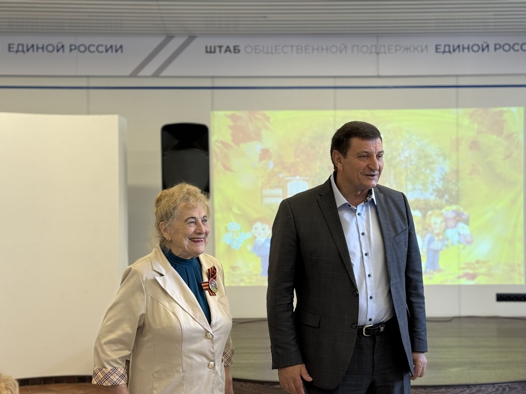 В Смоленске Игорь Ляхов присоединился к акции «Собери ребёнка в школу»