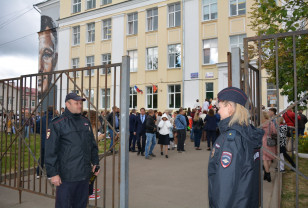 Как в Смоленской области будет обеспечена безопасность школьных линеек в этом году