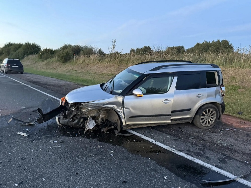 В Смоленском округе столкнулись Skoda Yeti и Toyota Camry