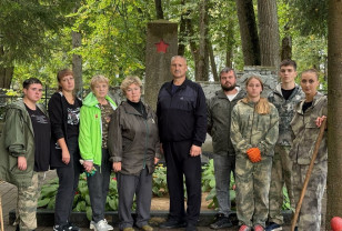 «Доброхоты» продолжают восстанавливать мемориалы