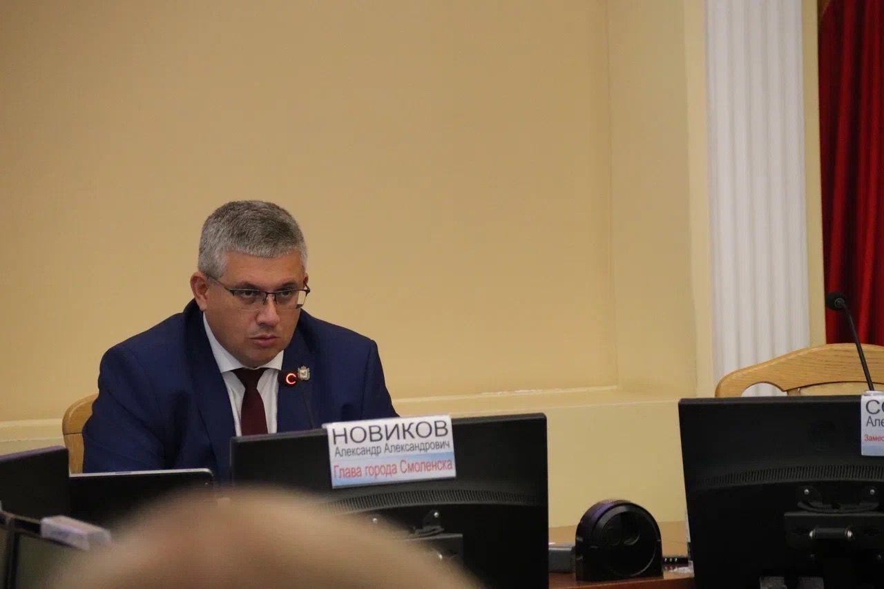 Глава Смоленска потребовал решить вопрос с люками на проспекте Гагарина