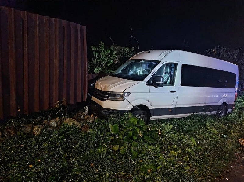 В Вязьме водитель микроавтобуса погиб в ночном ДТП