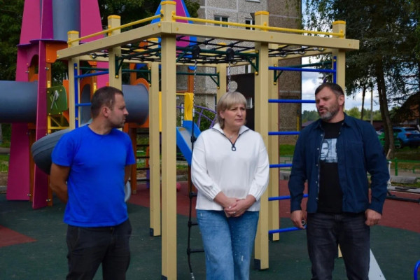 В деревне Сметанино Смоленского округа появилась новая детская площадка