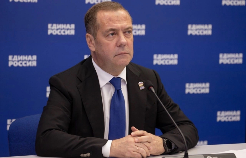 Василий Анохин поздравил Дмитрия Медведева с Днём рождения