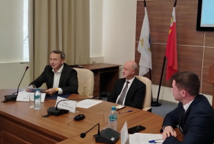 В Смоленске обсудили пути решения демографических проблем: государство и бизнес должны действовать сообща