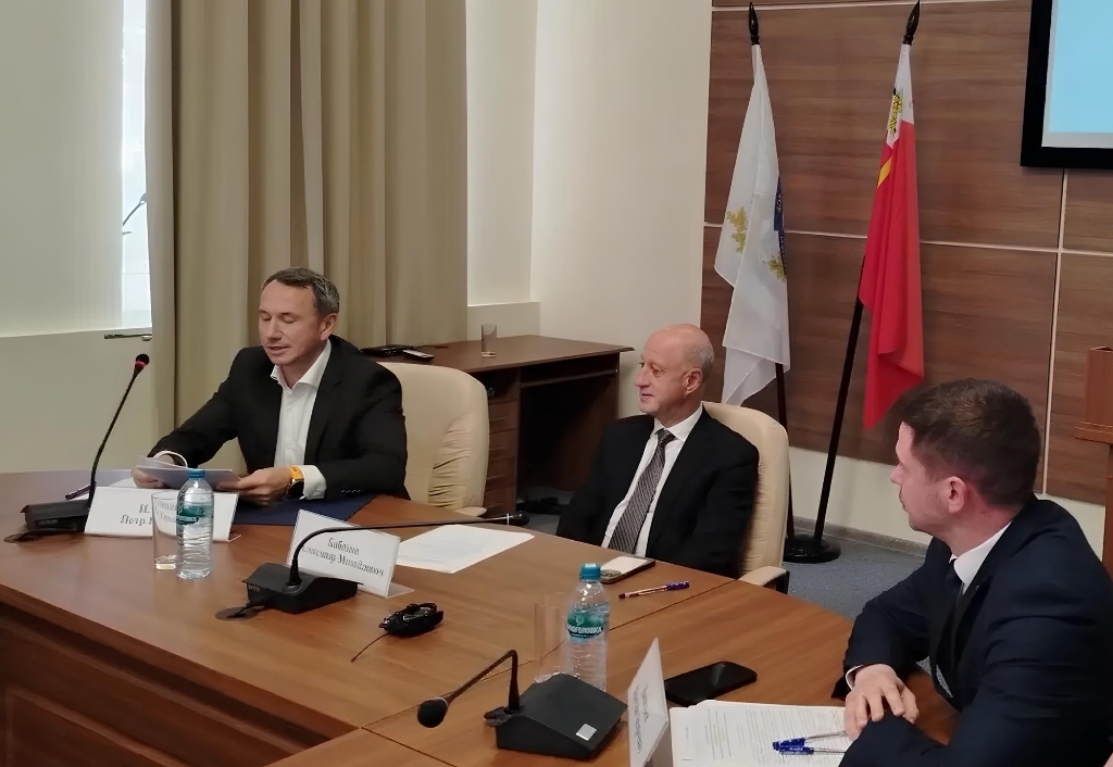 В Смоленске обсудили пути решения демографических проблем: государство и бизнес должны действовать сообща