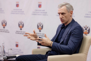 Василий Анохин обсудил с тренерами и студентами развитие спорта в Смоленской области