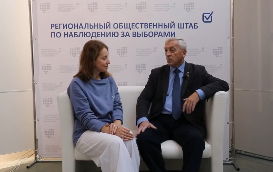 Центр общественного наблюдения за выборами посетил председатель совета ветеранов Смоленска