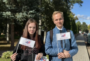 В Смоленской области молодогвардейцы голосуют онлайн и очно на выборах в Госдуму