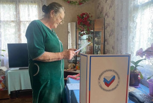 Голос каждого поколения — жители Смоленщины делают свой выбор на дому