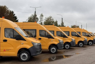 24 новых школьных автобуса отправились в 15 округов Смоленской области 