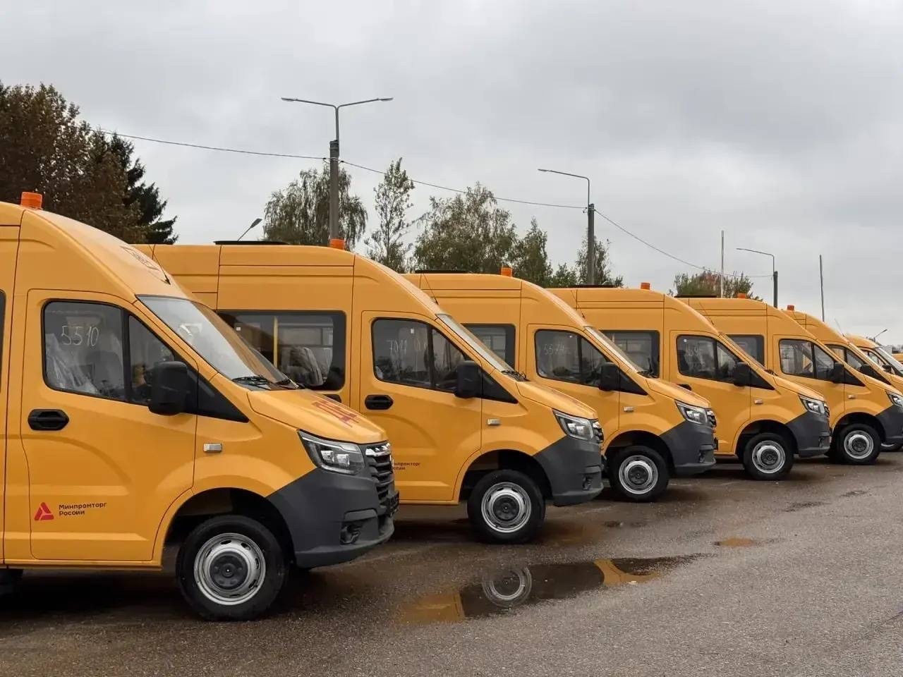 24 новых школьных автобуса отправились в 15 округов Смоленской области 