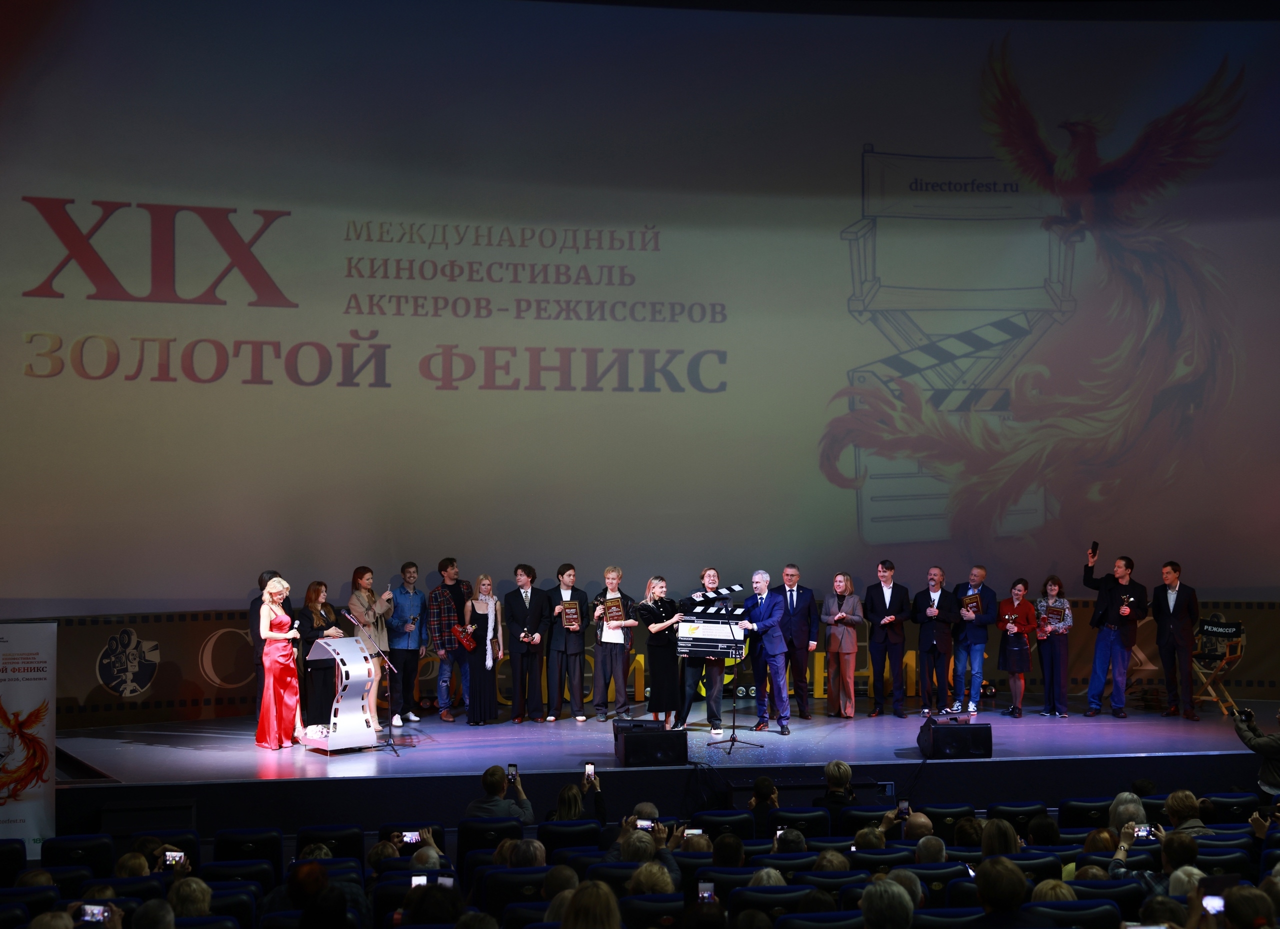 Губернатор Василий Анохин принял участие в закрытии кинофестиваля «Золотой Феникс» в Смоленске 