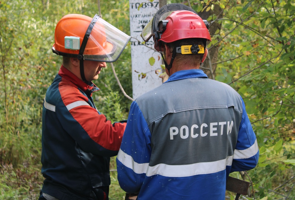 Энергетики восстановили электроснабжение 90% обесточенных из-за непогоды потребителей Смоленской области