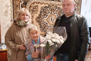 В Сафонове ветерана УИС Светлану Клюеву поздравили с Днём освобождения Смоленщины