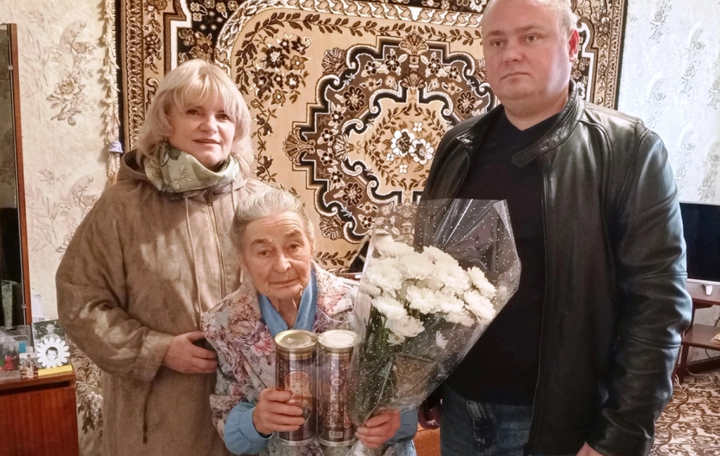 В Сафонове ветерана УИС Светлану Клюеву поздравили с Днём освобождения Смоленщины