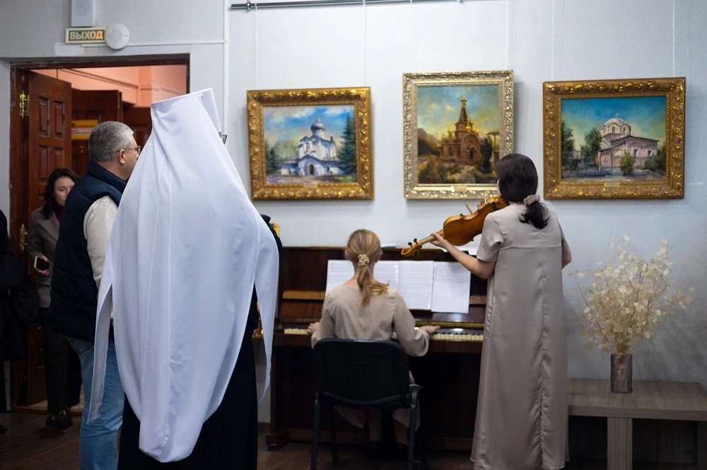 В Смоленске открылась выставка «Православные Храмы мира»