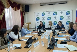 В смоленском Росреестре обсудили важность межевания земельных участков 