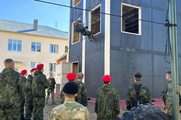 Смоленские подростки прошли «курс молодого бойца» на базе спецназа Росгвардии