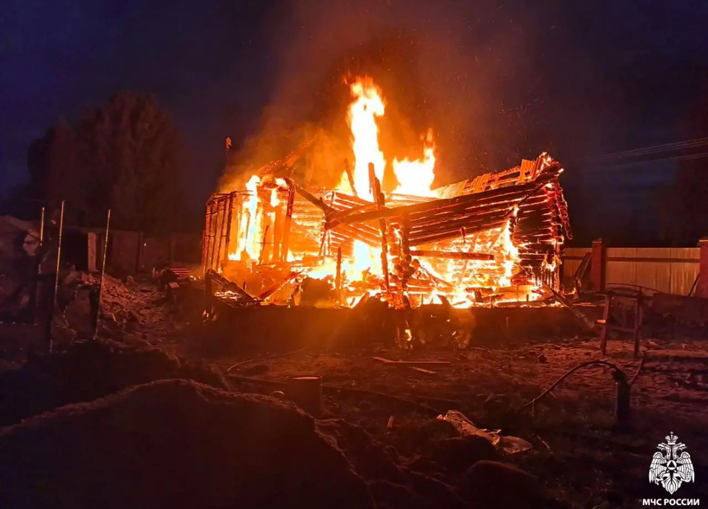 Пожар в Вяземском округе: полностью уничтожен жилой дом 