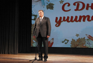 Анатолий Овсянкин поблагодарил за профессионализм смоленских учителей