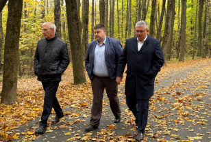Александр Новиков проверил ход благоустройства общественных территорий