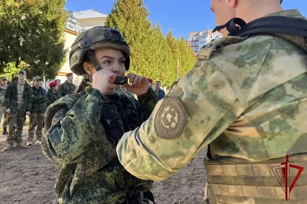 В Смоленске на базе отряда «Меркурий» Росгвардии прошли военно-патриотические сборы