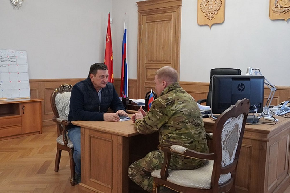 Игорь Ляхов провёл встречу с одним из командиров 144-й гвардейской мотострелковой дивизии