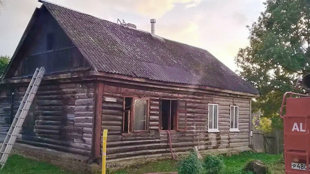 В Смоленской области в Сычёвке горел двухквартирный жилой дом