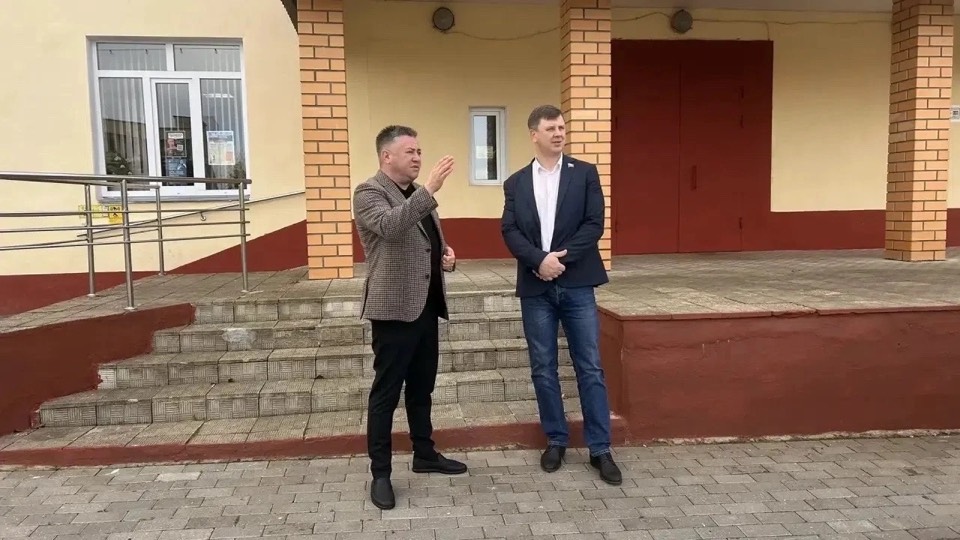 Смоленский сенатор Артём Малащенков оценил масштабный ремонт в районном ДК в Духовщине