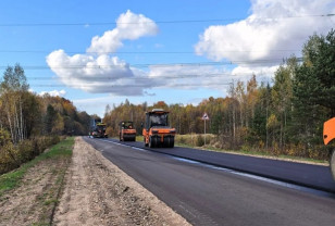 В Шумячском округе продолжается ремонт автодороги
