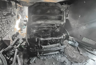 В Смоленске в гараже по улице Красный Октябрь горел автомобиль