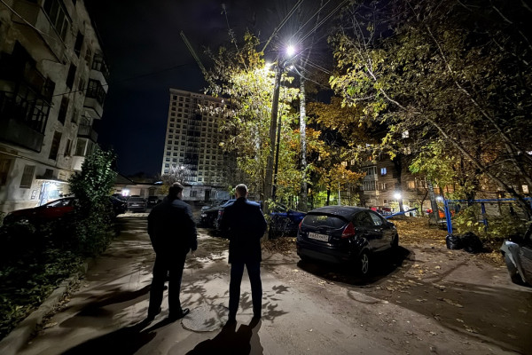 Александр Новиков оценил обустройство освещения в Ленинском районе Смоленска