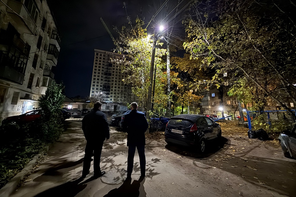 Александр Новиков оценил обустройство освещения в Ленинском районе Смоленска