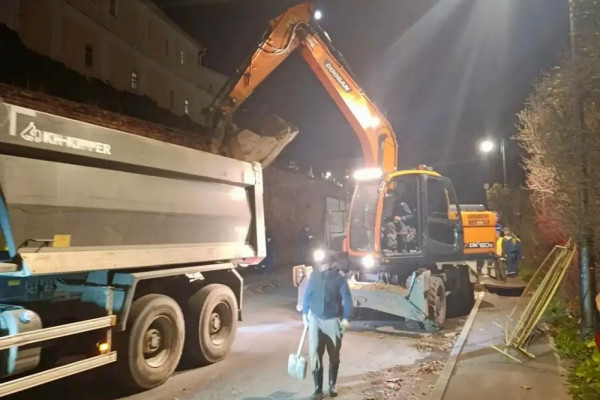 В Смоленске устраняют повреждения на теплосетях в районе улиц Большая Советская и Шевченко