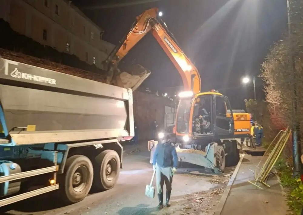 В Смоленске устраняют повреждения на теплосетях в районе улиц Большая Советская и Шевченко