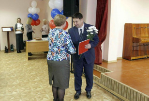 Единороссы поздравили смоленских автомобилистов с профессиональным праздником
