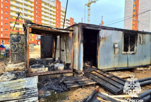На стройке в деревне Алтуховка сгорели три строительных вагончика