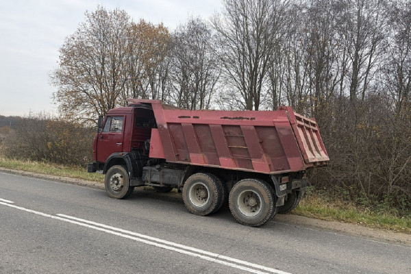 В Смоленском округе КАМАЗ сбил женщину