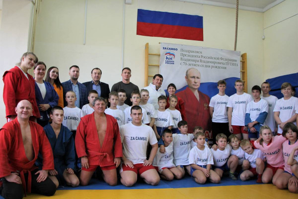 В смоленской спортивной школе прошла открытая тренировка в рамках партийного проекта «Zа самбо»