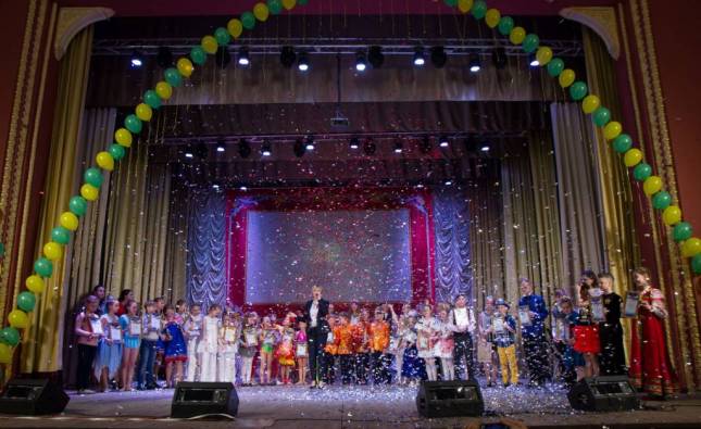 Юных смолян приглашают принять участие во Всероссийском фестивале-конкурсе «Хрустальные звездочки»