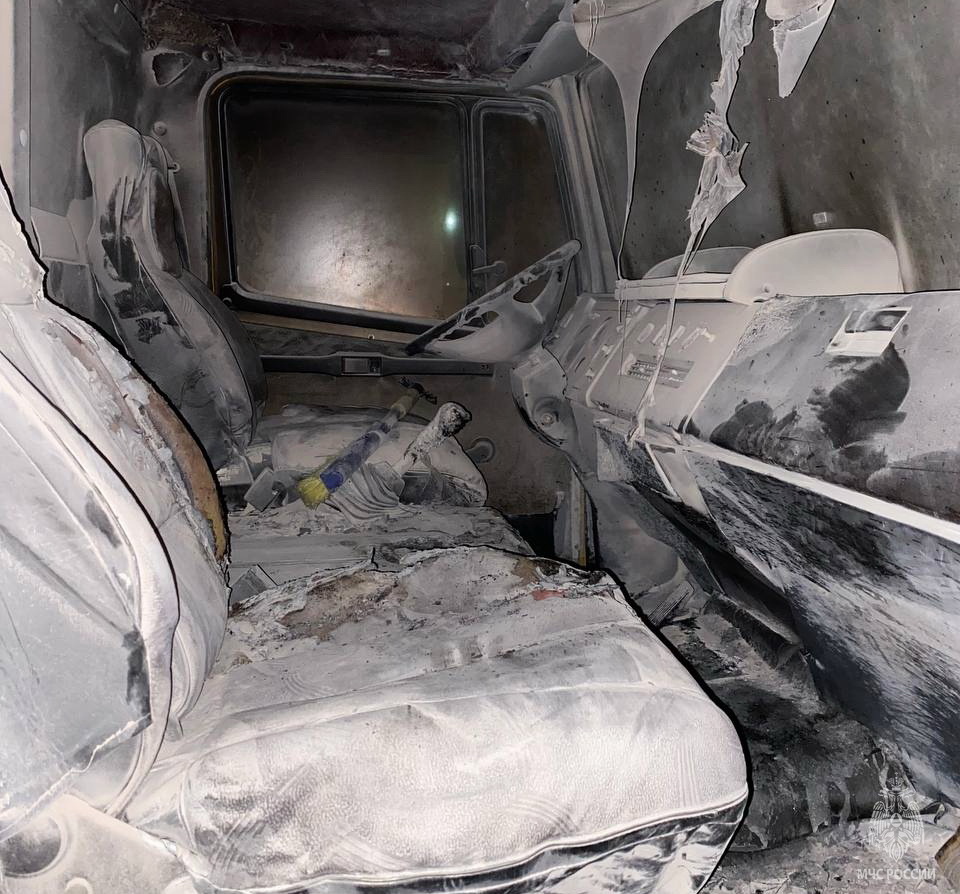 Возле Заднепровского рынка в Смоленске горел грузовой автомобиль Mercedes-Benz