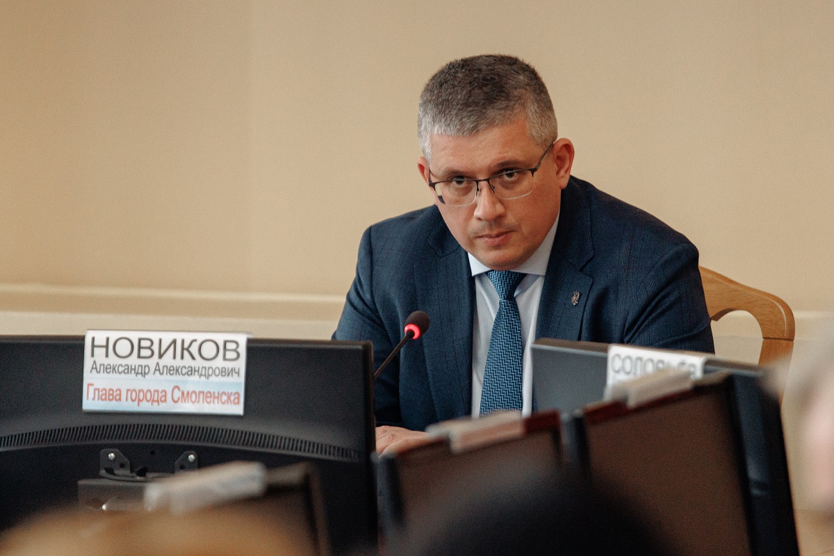 Глава Смоленска Александр Новиков поздравил сотрудников здравоохранения с профессиональным праздником