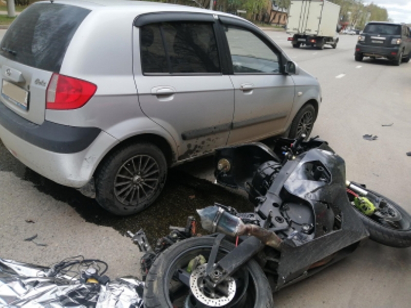 Мотоциклист погиб в ДТП на улице Нормандия-Неман в Смоленске