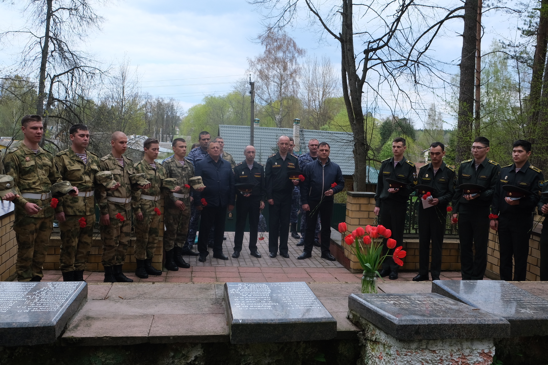 Смоленские росгвардейцы почтили память погибших защитников Отечества